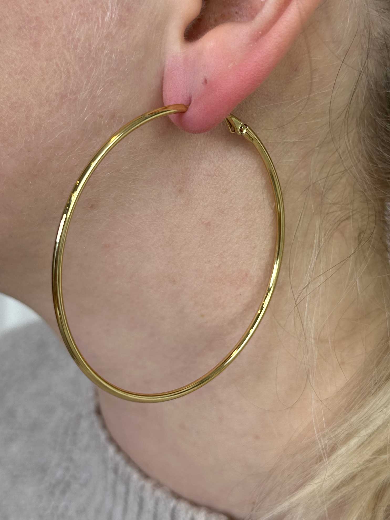 Stella - Guldfärgade stora ringar